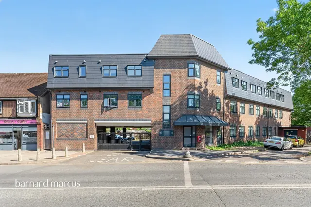 West Barnes Lane, New Malden, photo 1