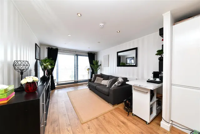Photo 2 — Woolners Way, Stevenage, Herts, SG1 3BT