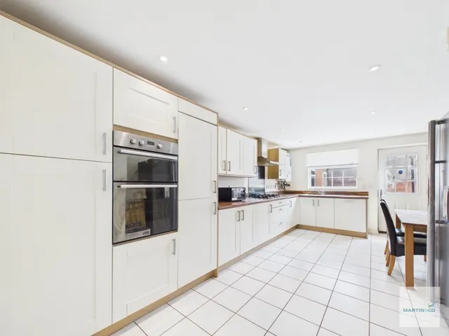 Hawthorne Avenue, Hucknall, NG15, photo 2