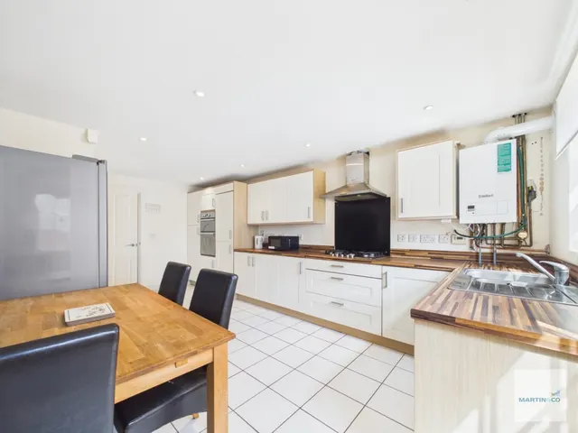 Hawthorne Avenue, Hucknall, NG15, photo 3