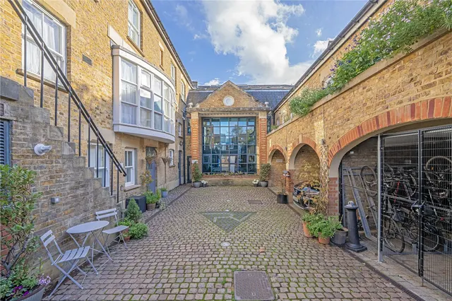 Church Street, Hampton, TW12 2GA, photo 1