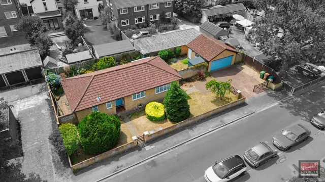 West Close, Ashford, photo 1