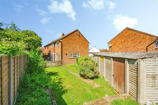 Photo 2 — Jeans Way, Dunstable, Bedfordshire, LU5