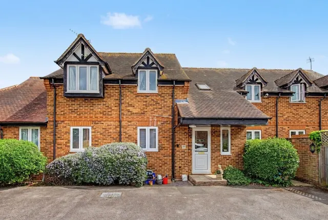 Park Court, Thame, photo 1