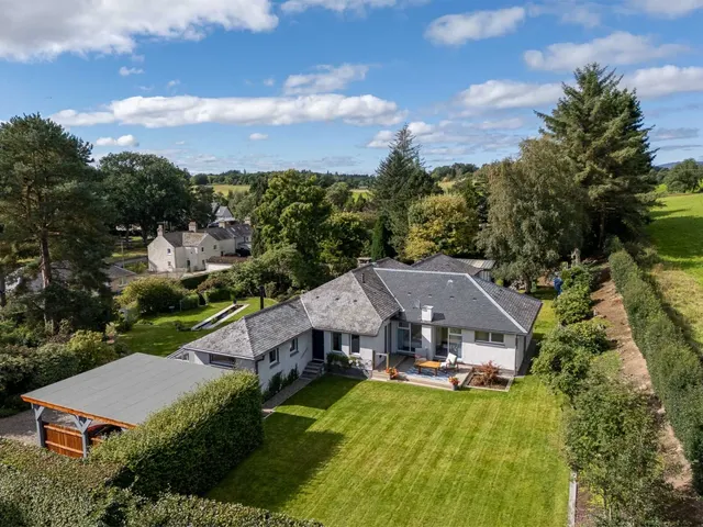 County Place, Pitcairngreen, PH1, photo 3