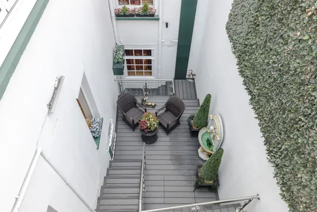 Photo 3 — Walton Place, London, SW3