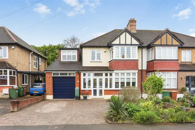 Wickham Avenue, Cheam, SM3 8DX, photo 1