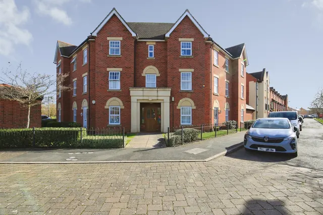 East Water Crescent, Hampton Vale, Peterborough, photo 1