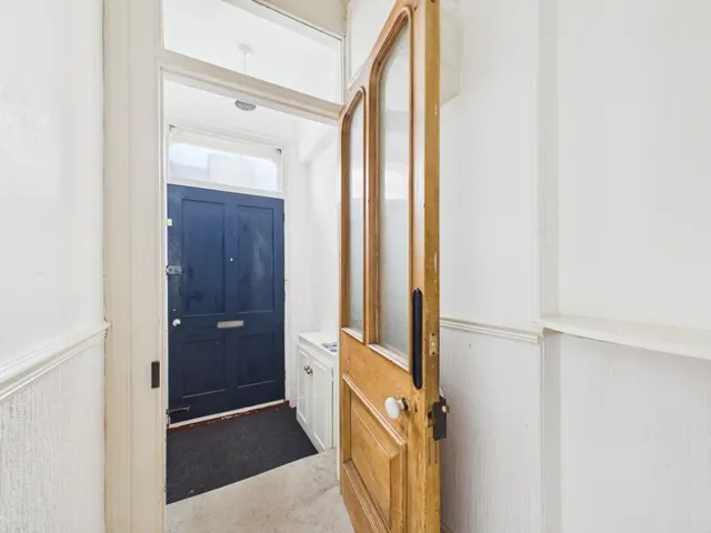 St Barnabas Terrace, Plymouth, PL1, photo 2