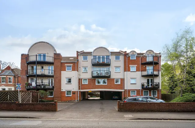 Archers Road, Banister Park, SO15, photo 1