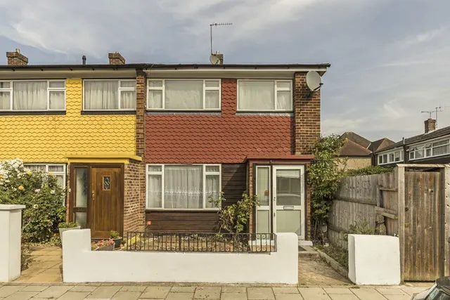 De Montfort Road, SW16, photo 1