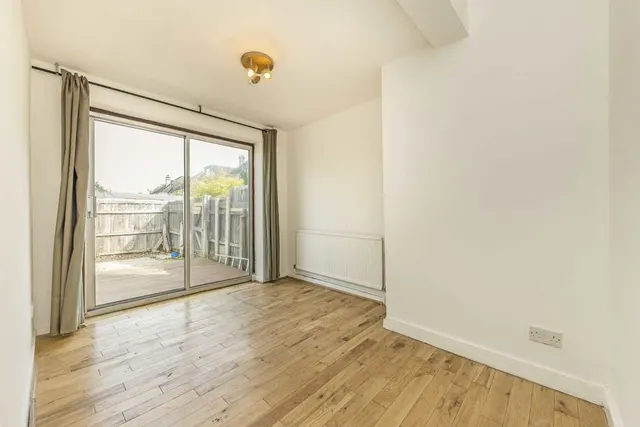 De Montfort Road, SW16, photo 3