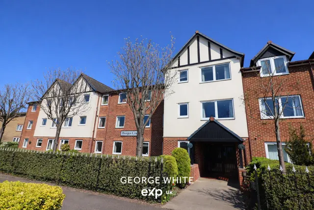 1 bedroom flat — Burges Court, Station Road, Thorpe Bay, SS1
