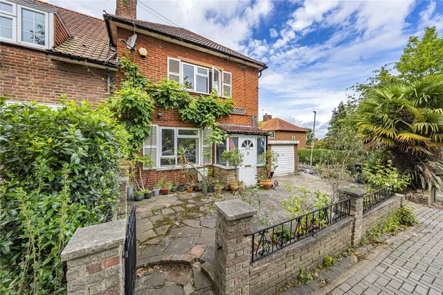 Dover House Road, London, photo 1
