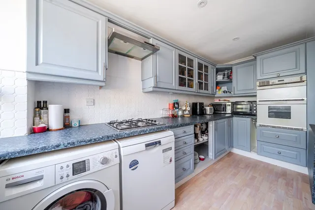 Photo 3 — Tintern Close, Putney, SW15