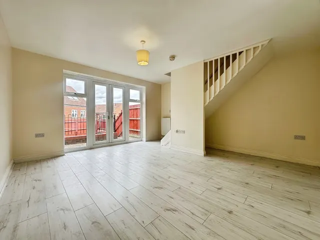 Photo 3 — Benham Road, Basingstoke, RG24 9TJ