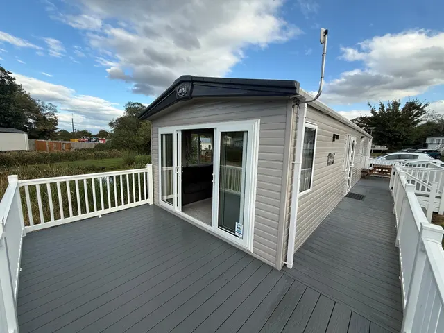 Carlton Meres Holiday Park, Carlton, IP17, photo 1