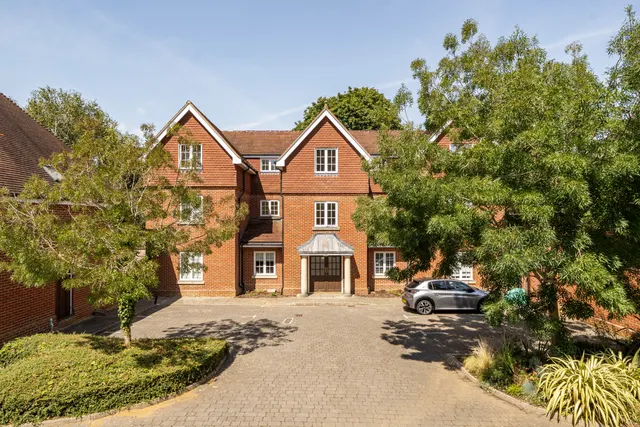 Wychwood Place, Winchester, SO22, photo 1