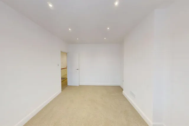 Marlborough Road, Chingford, E4, photo 3