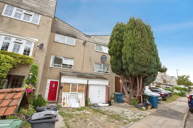 Dobbin Close, Harrow, photo 1