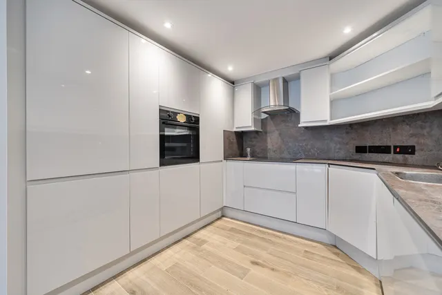 Photo 3 — Woodside Park Road, London, N12