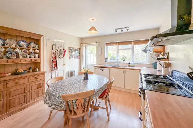 Photo 2 — Grove Avenue, Harpenden, Hertfordshire, AL5 1EX