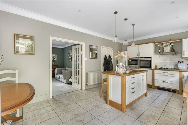 Phoenix Square, Pewsey, SN9, photo 2