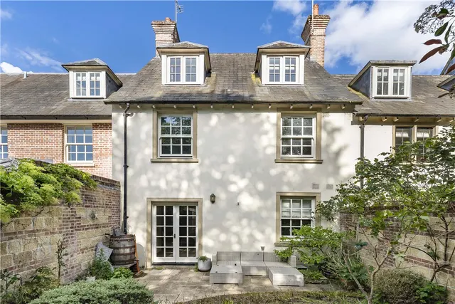 Phoenix Square, Pewsey, SN9, photo 3