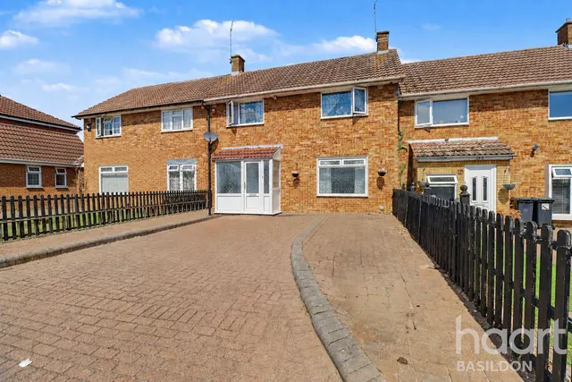 Dencourt Crescent, Basildon, SS14, photo 1