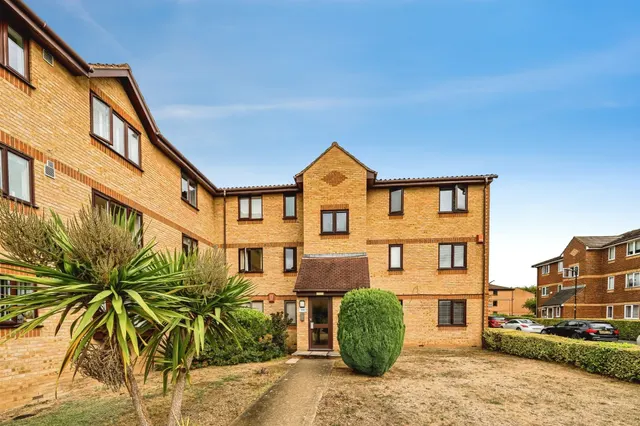 Lowestoft Drive, Slough, SL1, photo 1