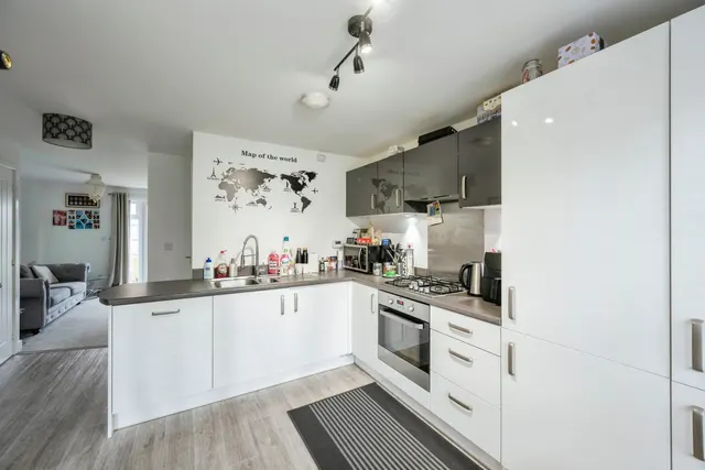 Photo 3 — Heatherfields Crescent, New Rossington, DONCASTER