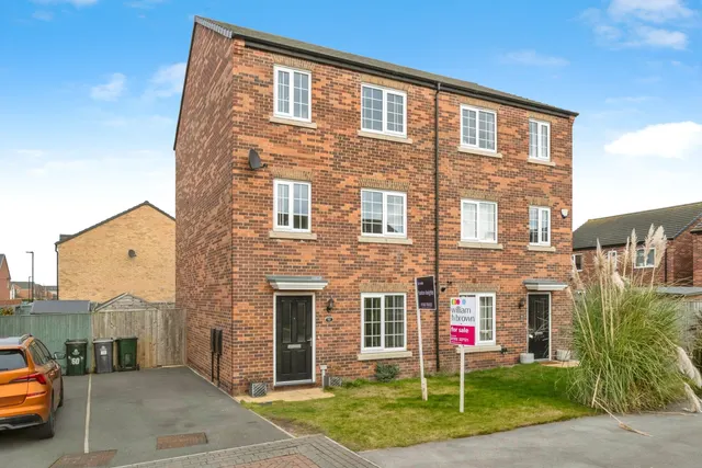 Heatherfields Crescent, New Rossington, DONCASTER, photo 1