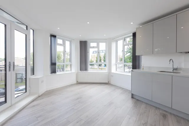 Photo 3 — Cookham Road, Maidenhead, SL6