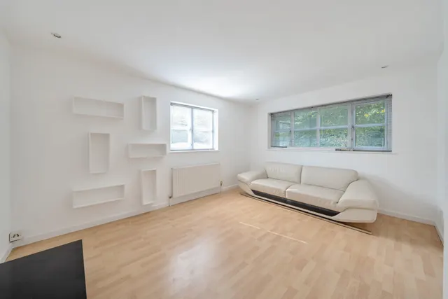 Sandalwood Drive, Ruislip, HA4, photo 2
