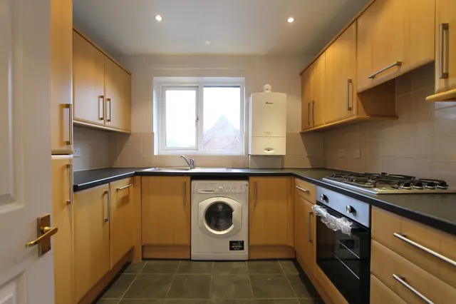 Grange Close, Godalming, GU7, photo 2