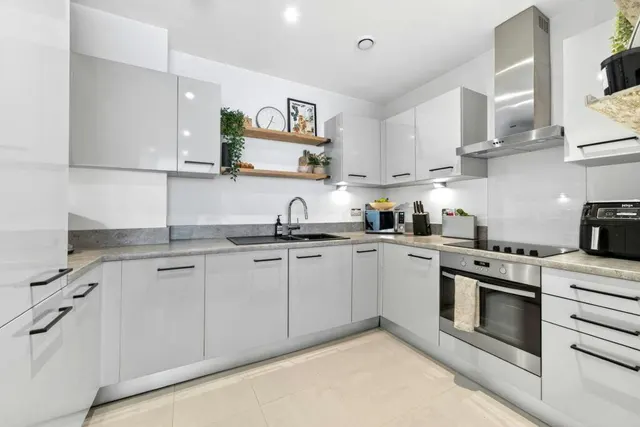 Photo 3 — Juniper Drive, London, SW18