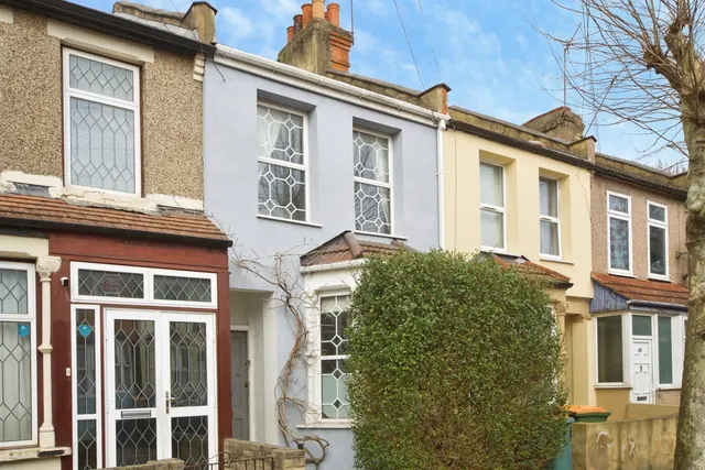 Dore Avenue, London, E12, photo 1