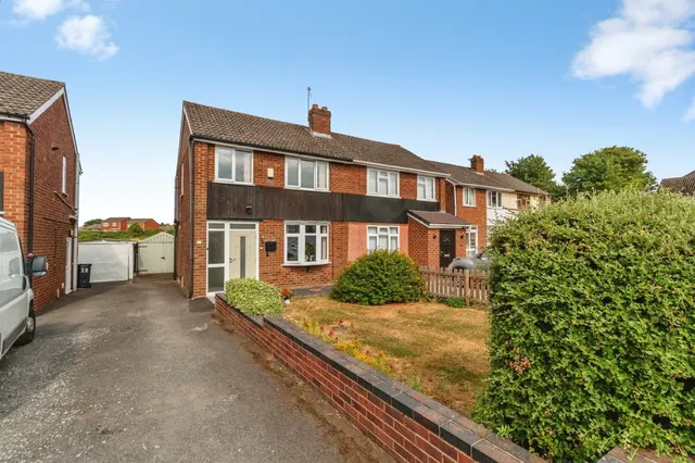 Salcombe Grove, Bilston, WV14, photo 2