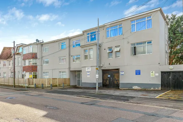 Christchurch Road, Bournemouth, photo 1