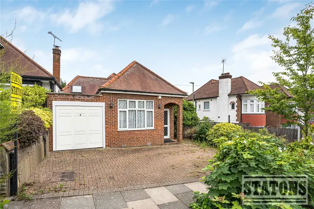 Ashurst Road, Cockfosters, Barnet, EN4 9LG, photo 1