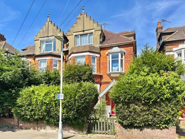Kingsnorth Gardens, Folkestone, Kent, CT20, photo 1