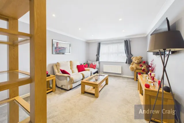 Alexandra House, Victoria Court, SR2, photo 2