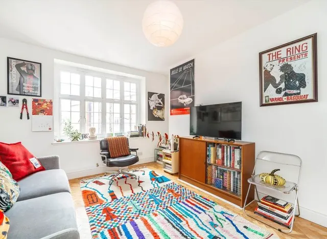 Photo 2 — Heathfield Terrace, Chiswick, W4