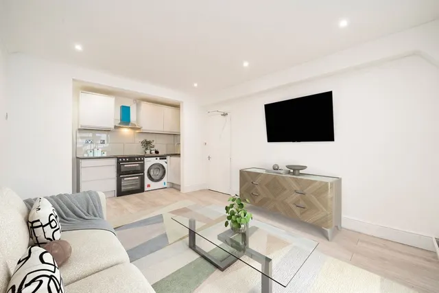 Highfield Road, W3, photo 2