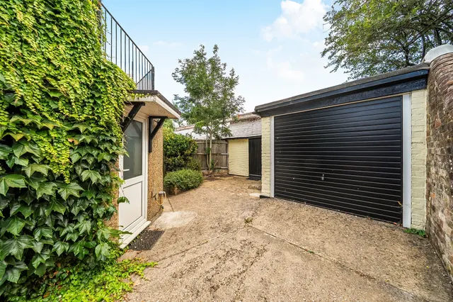 High Street, Sandridge, AL4, photo 1