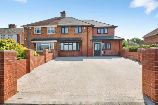 Lingard Road, Sutton Coldfield, photo 1