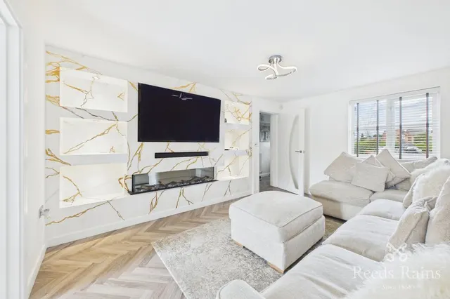 Raisbeck Road, Offerton, SK2, photo 2