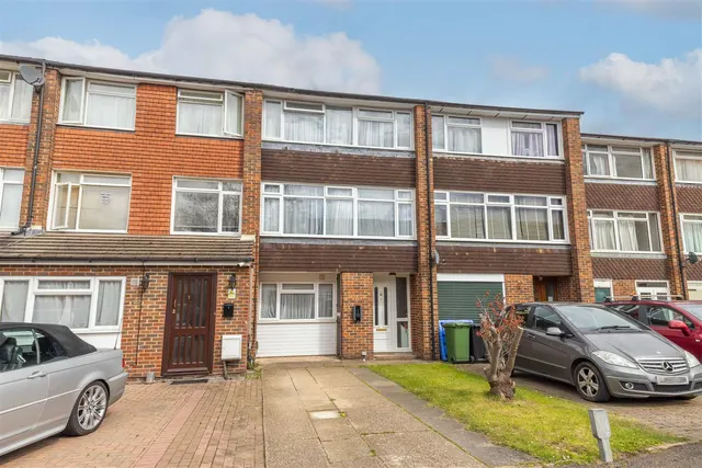 Black Horse Close, Windsor, Berkshire, SL4 5QP, photo 1