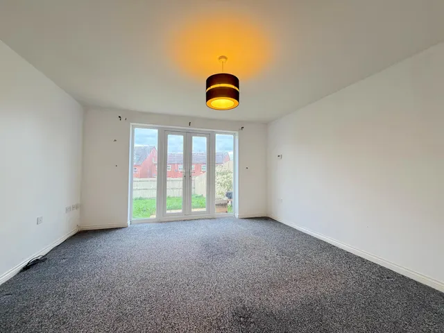 Greenock Crescent, Parkfields, WV4, photo 2
