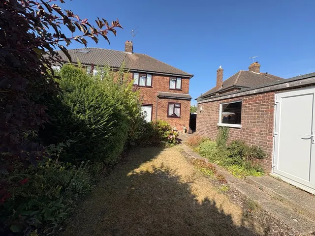 Photo 2 — Granby Road, Luton, LU4 9SZ